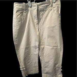 Dressbarn khaki capris, size 8p with button details